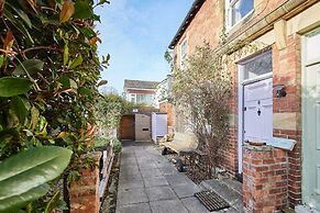 Host Stay Lilac Cottage