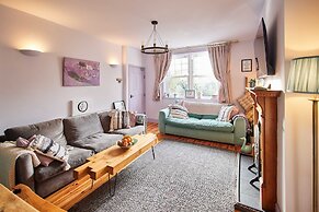 Host Stay Lilac Cottage