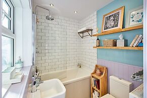 Host Stay Lilac Cottage