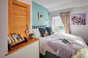 Host Stay Lilac Cottage