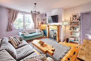 Host Stay Lilac Cottage