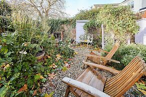 Host Stay Lilac Cottage