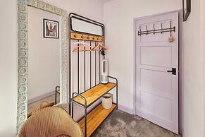 Host Stay Lilac Cottage