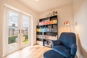 Host Stay Corner Cottage