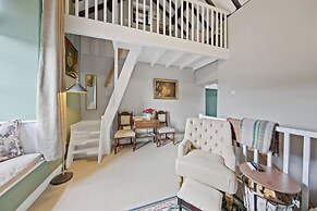 Host Stay Foxglove Cottage