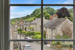 Host Stay Foxglove Cottage