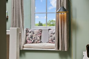 Host Stay Foxglove Cottage