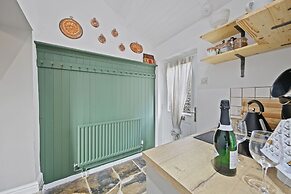 Host Stay Foxglove Cottage