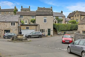 Host Stay Foxglove Cottage