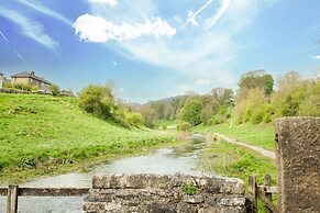 Host Stay Chimney Pots Cottage