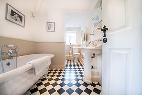 Host Stay Chimney Pots Cottage