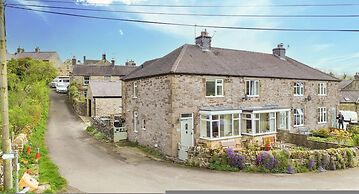 Host Stay Chimney Pots Cottage