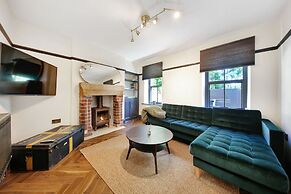 Host Stay Charnwood Cottage