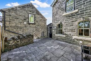 Host Stay Charnwood Cottage