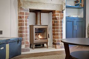 Host Stay Charnwood Cottage