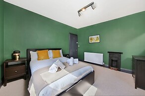 Host Stay Charnwood Cottage