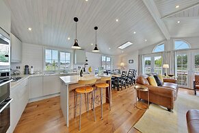 Host Stay Mahonia Lodge