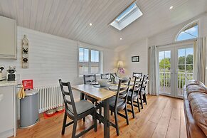 Host Stay Mahonia Lodge