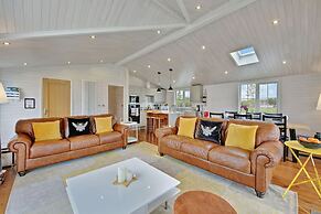 Host Stay Mahonia Lodge