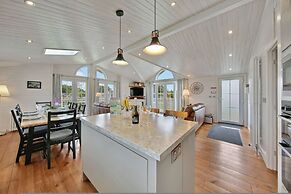 Host Stay Mahonia Lodge