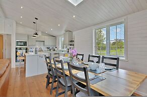 Host Stay Mahonia Lodge