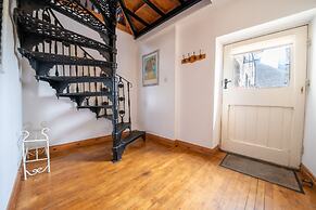 Host Stay Robin s Nest