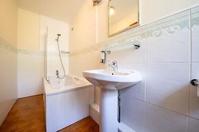 Host Stay Robin s Nest