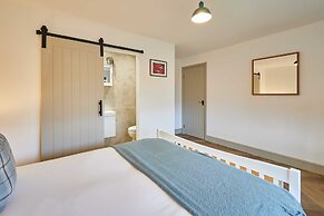 Host Stay Middle Cottage