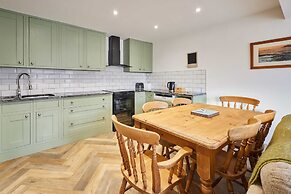 Host Stay Middle Cottage