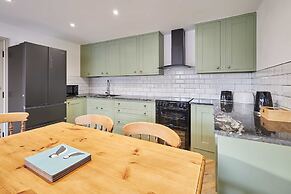 Host Stay Middle Cottage