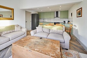 Host Stay Middle Cottage