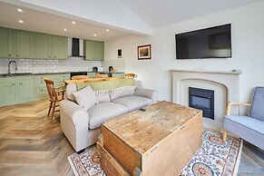 Host Stay Middle Cottage