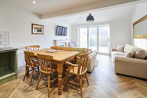 Host Stay Middle Cottage