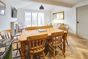 Host Stay Middle Cottage