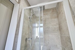 Host Stay Middle Cottage