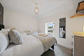 Host Stay The Staffordshire Knot