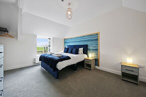 Host Stay The Staffordshire Knot