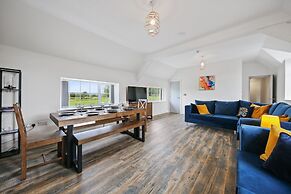 Host Stay The Staffordshire Knot