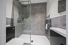 Host Stay The Staffordshire Knot