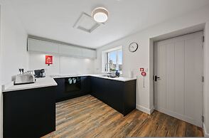 Host Stay The Staffordshire Knot