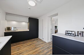 Host Stay The Staffordshire Knot