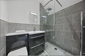 Host Stay The Staffordshire Knot