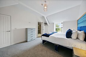 Host Stay The Staffordshire Knot