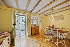 Host Stay Elsie s Escape