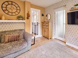 Host Stay Cedar Cottage