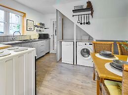 Host Stay Cedar Cottage