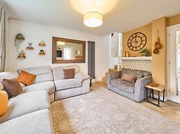 Host Stay Cedar Cottage
