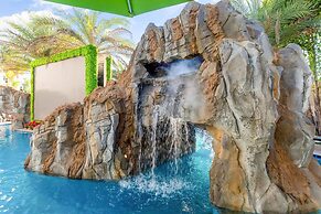 Ultimate Hollywood Themed Mansion for Big Groups