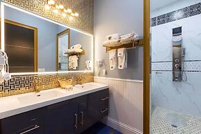 Ultimate Hollywood Themed Mansion for Big Groups