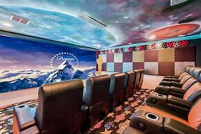 Ultimate Hollywood Themed Mansion for Big Groups